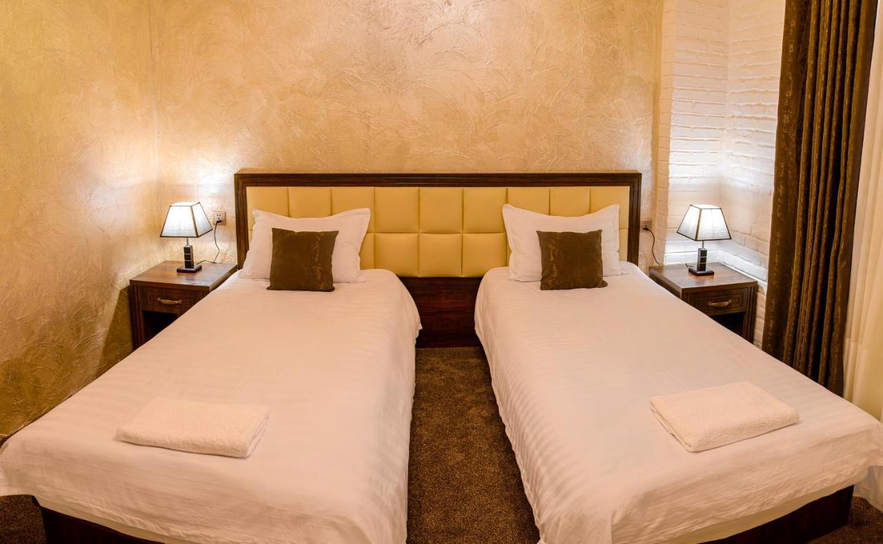 Usman Hotel Samarkand Bagian luar foto